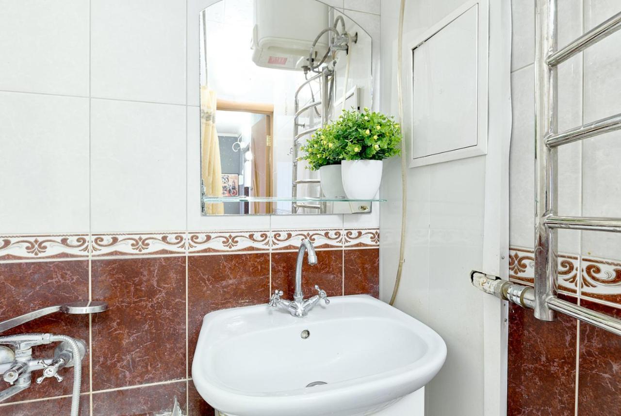 B11-35 NEW TWO SEPARATE BEDROOMS IN CENTER CITY- BALCONNY WITH EXCELLENT VIEW ON GULLIVER MALL - PALACE OF SPORTS - Baseina Street, 11 Kiew Exterior foto