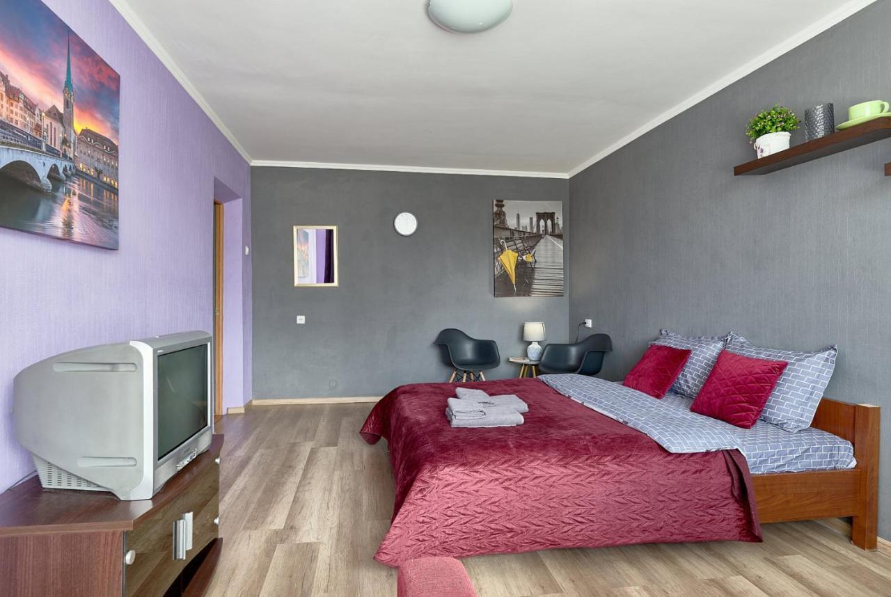 B11-35 NEW TWO SEPARATE BEDROOMS IN CENTER CITY- BALCONNY WITH EXCELLENT VIEW ON GULLIVER MALL - PALACE OF SPORTS - Baseina Street, 11 Kiew Exterior foto